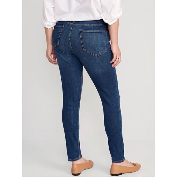 Old Navy Mid-Rise Rockstar Super-Skinny Distressed Jeans in Dark Worn, Size 6 - Picture 4 of 16